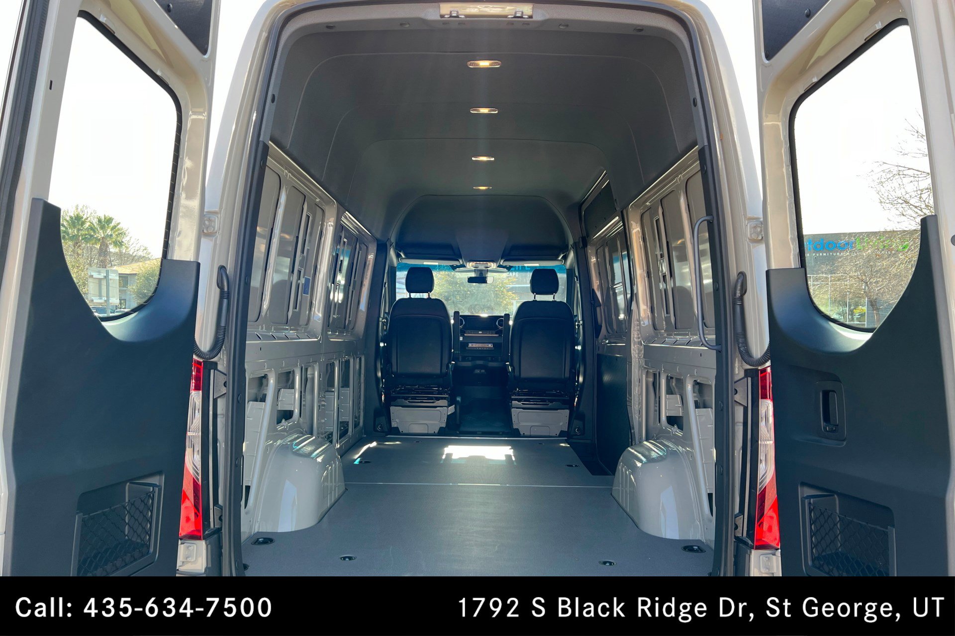 Used 2025 Mercedes-Benz Sprinter 2500 image 18