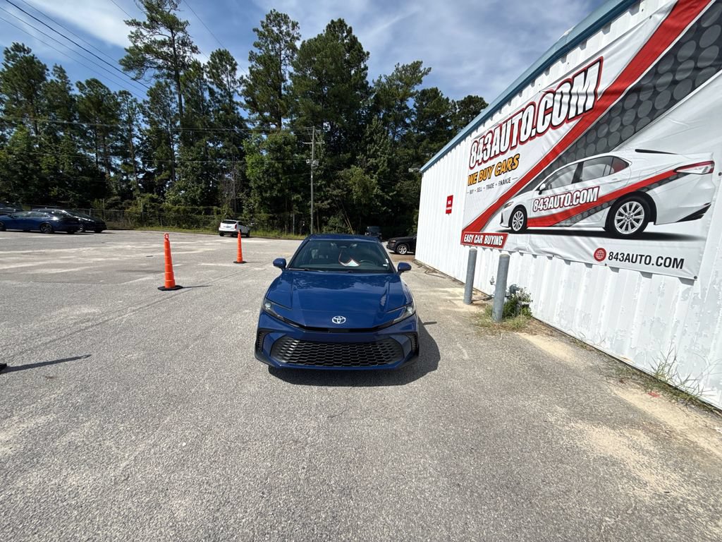Used 2025 Toyota Camry SE FWD video 3
