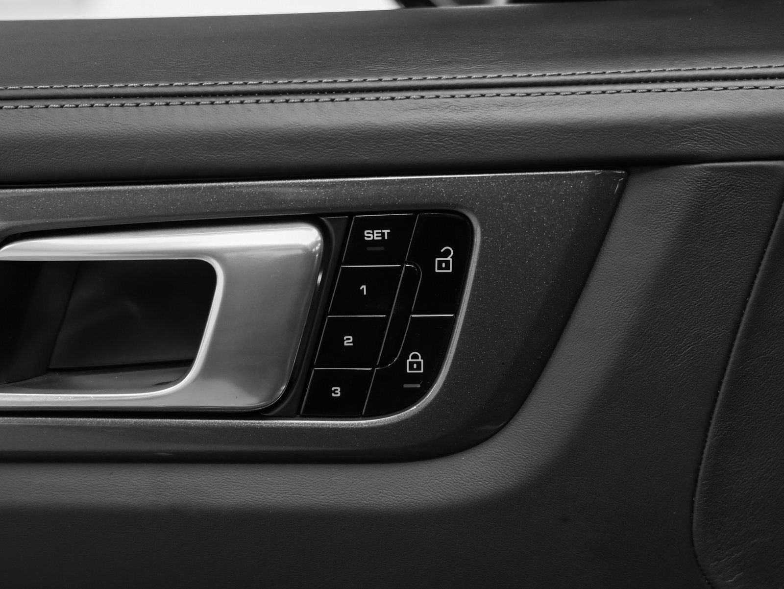 Used 2021 Porsche Cayenne Turbo image 35