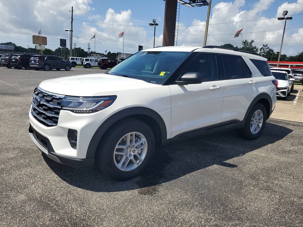 Used 2026 Ford Explorer Active w/ Active Comfort Package RWD image 2