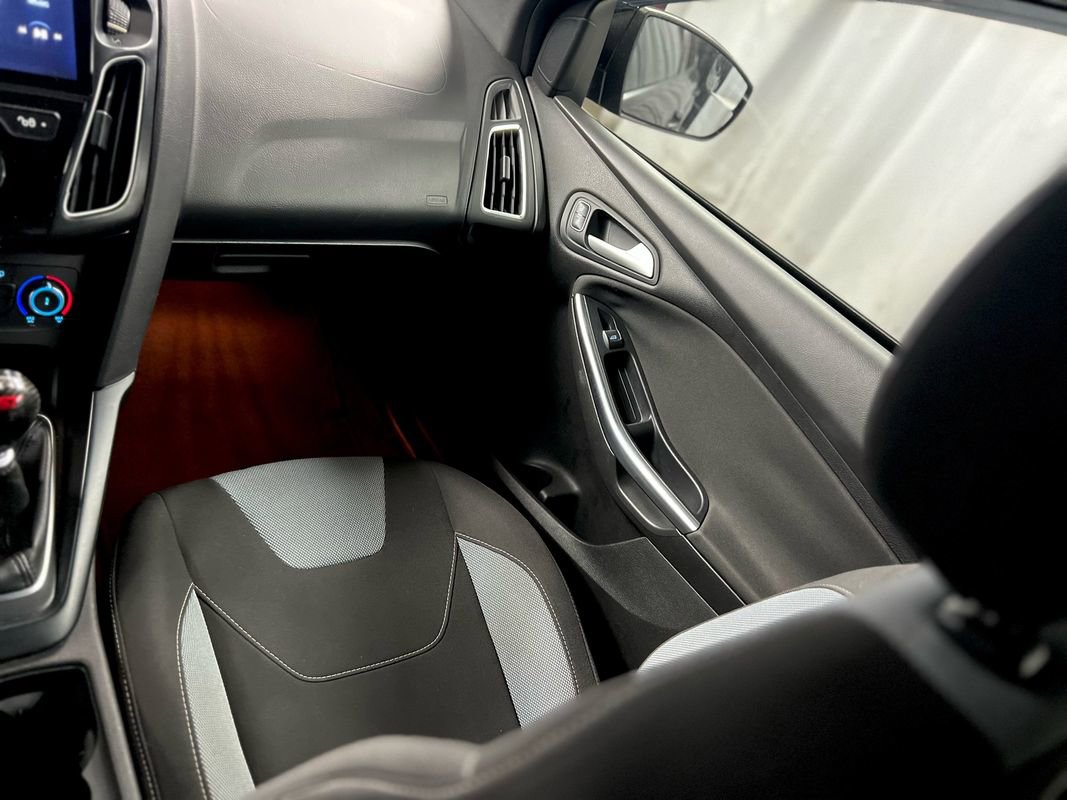 Used 2016 Ford Focus ST image 42