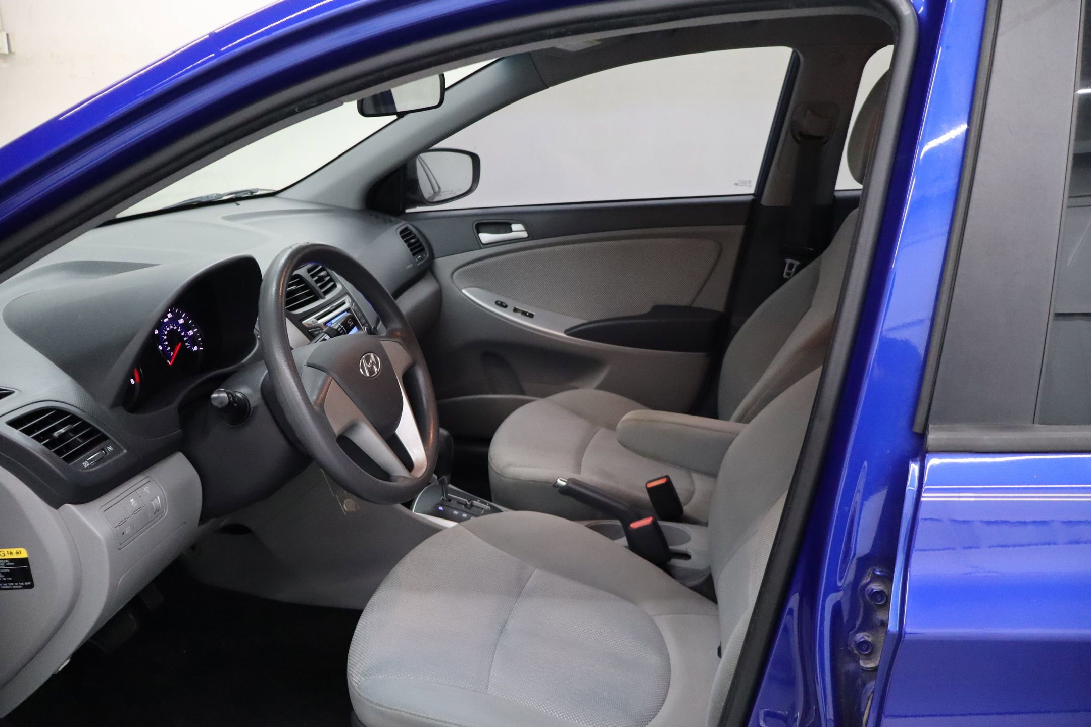 Used 2014 Hyundai Accent GLS FWD image 25