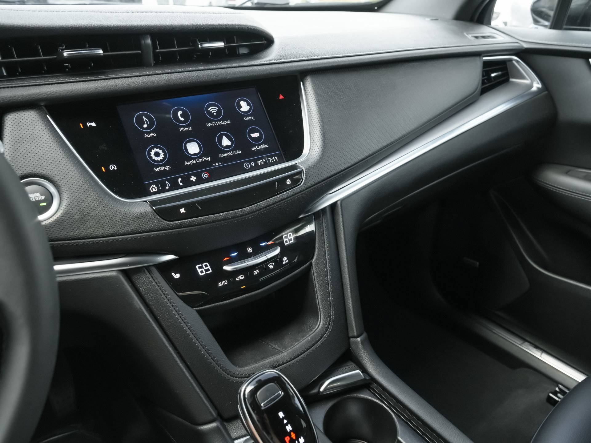 Used 2025 Cadillac XT5 Luxury FWD image 12