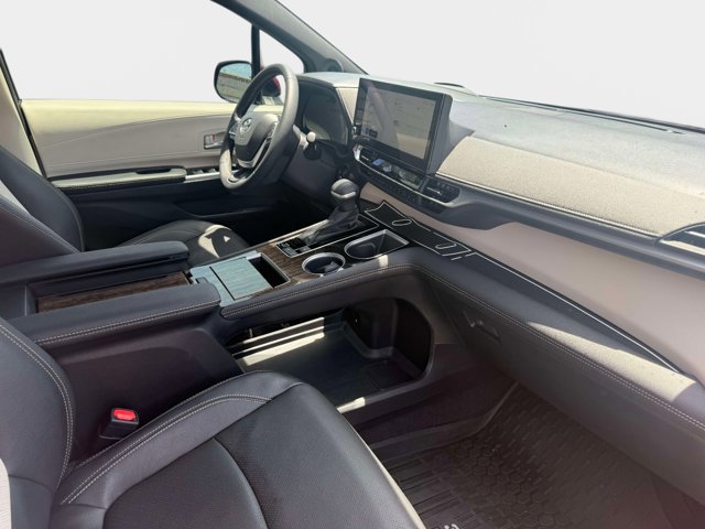 Used 2025 Toyota Sienna Platinum AWD/4WD image 12