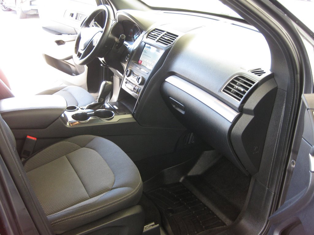 Used 2019 Ford Explorer XLT w/ Equipment Group 201A FWD image 39