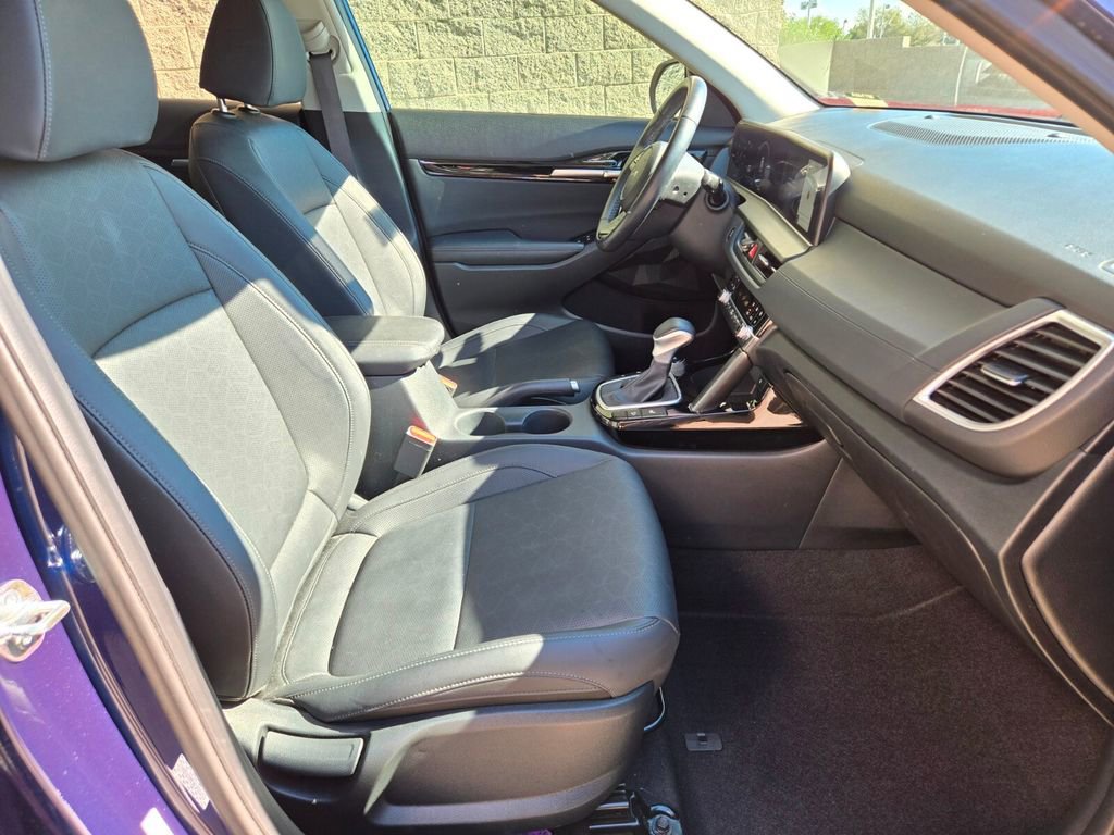Used 2024 Kia Seltos EX FWD image 18