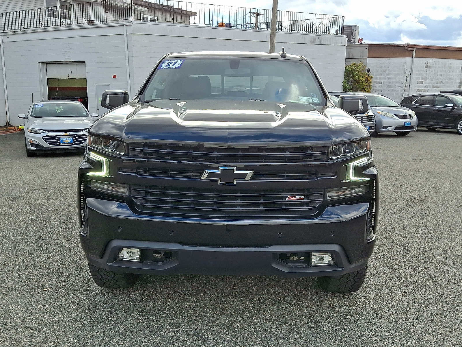 Used 2021 Chevrolet Silverado 1500 LT Trail Boss w/ Convenience Package II image 2
