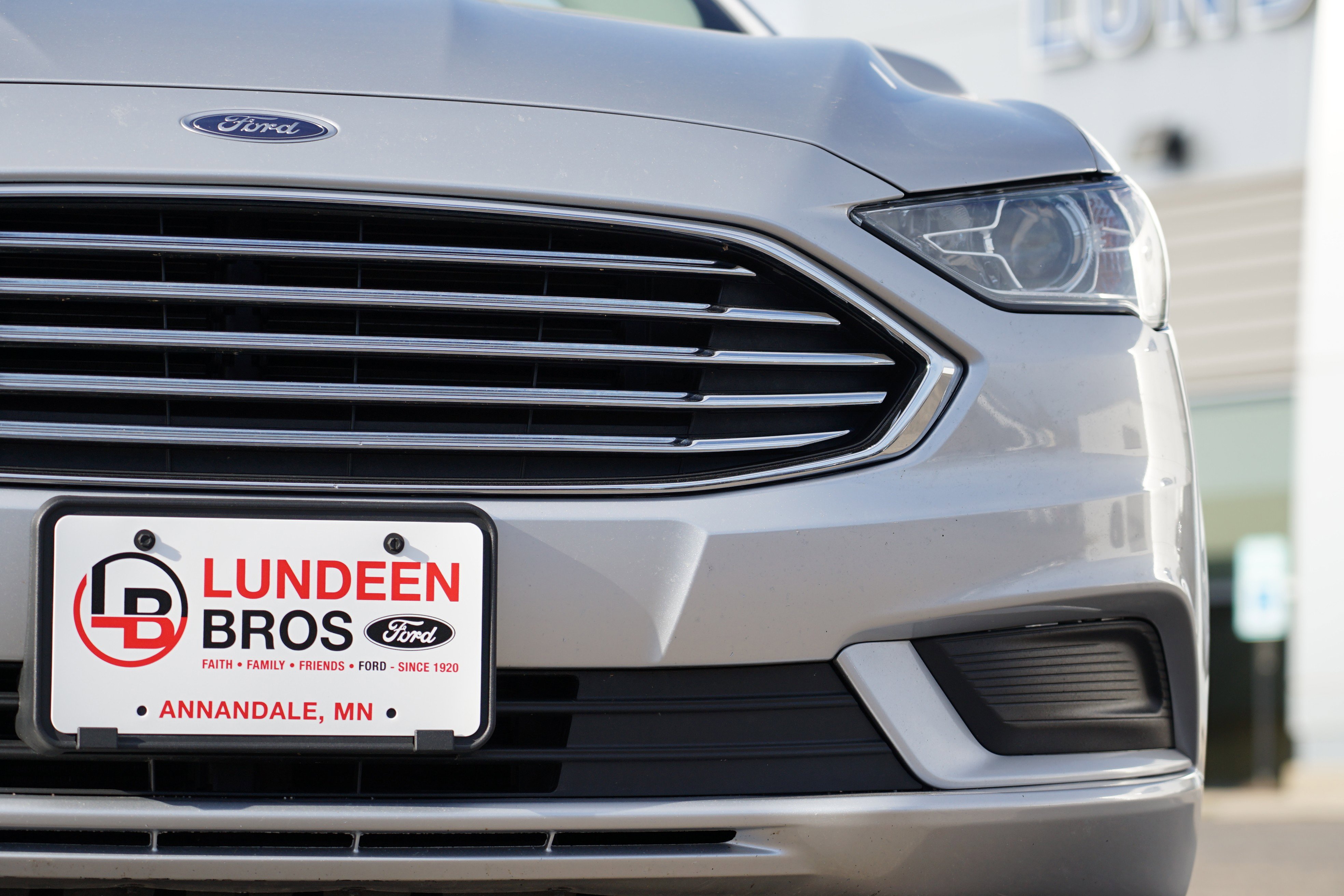 Used 2017 Ford Fusion SE w/ Fusion SE Technology Package image 11