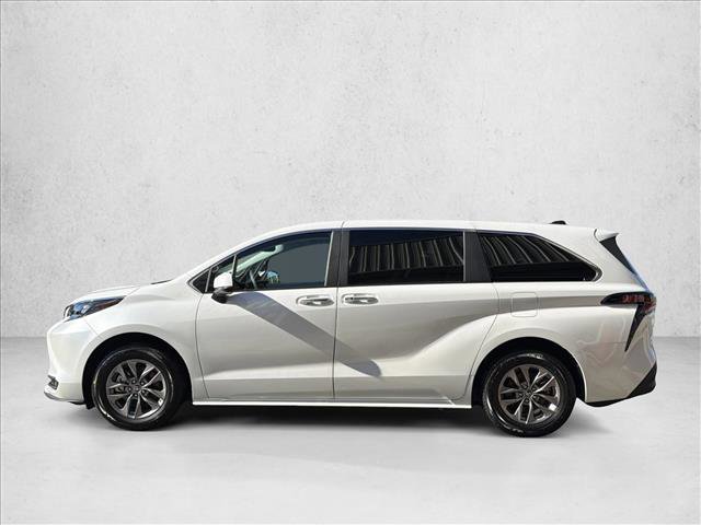 Used 2025 Toyota Sienna XLE image 8