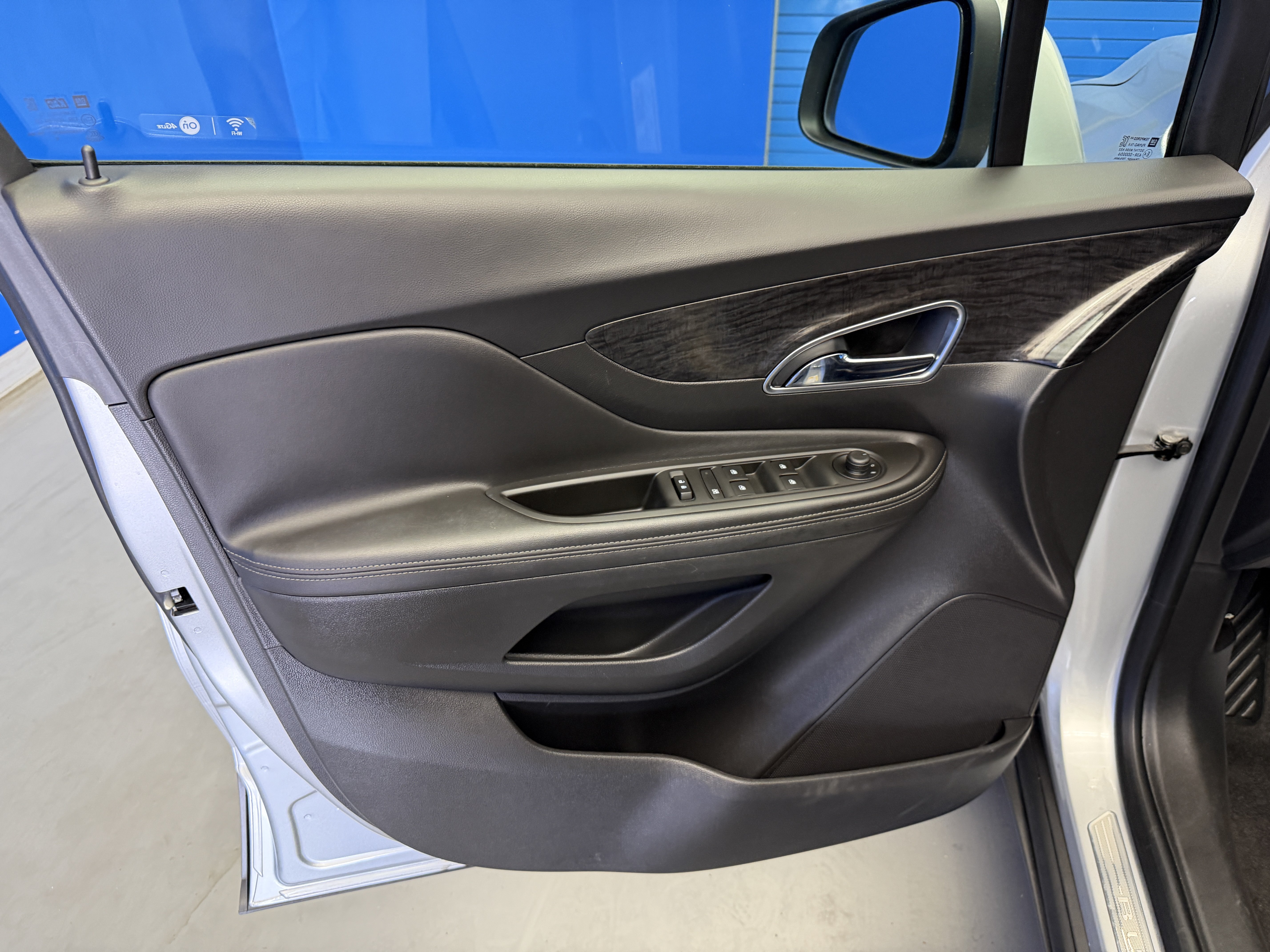 Used 2016 Buick Encore FWD image 9