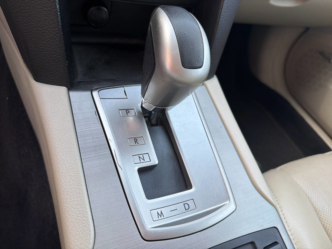 Used 2010 Subaru Outback 2.5i Limited image 26