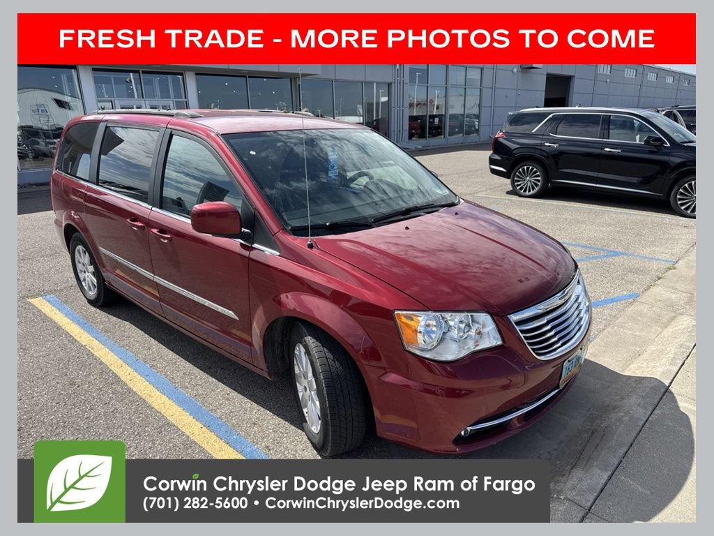 Used 2016 Chrysler Town & Country Touring FWD image 1