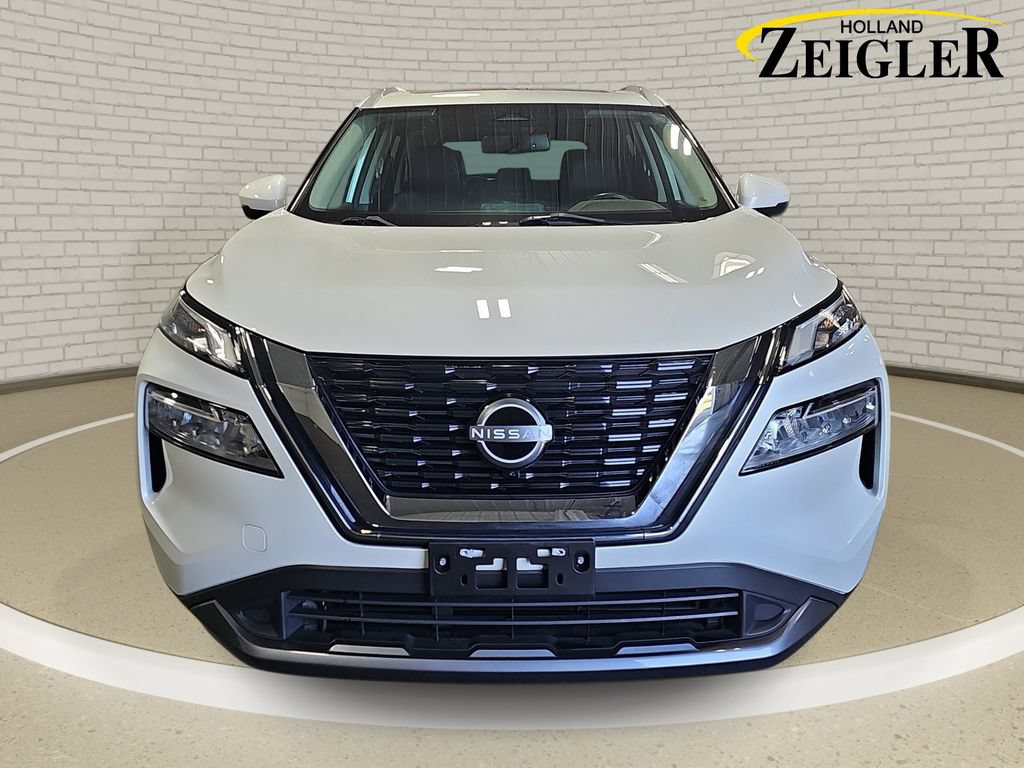 Used 2023 Nissan Rogue SL AWD/4WD image 2
