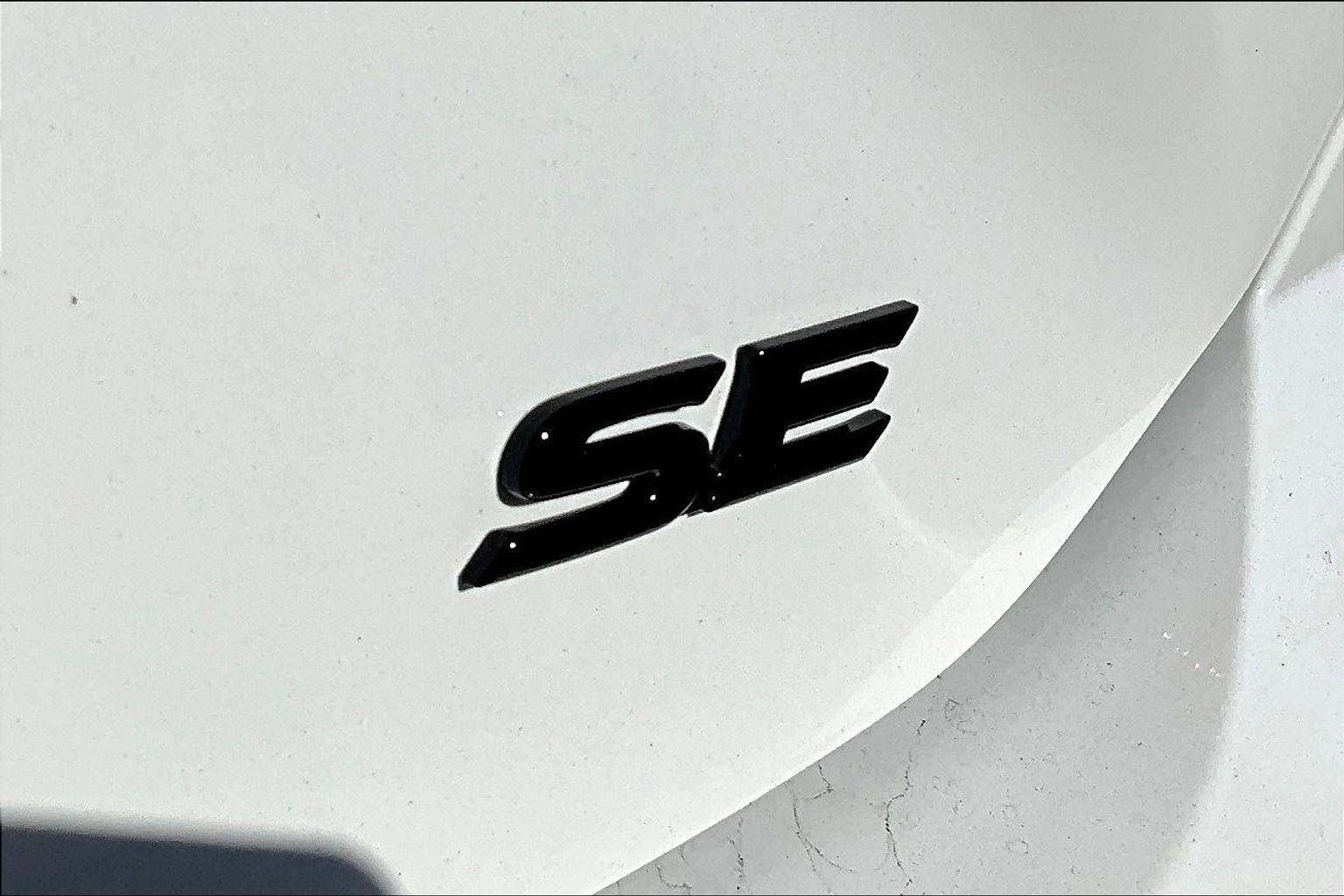 New 2026 Toyota Camry Hybrid image 12