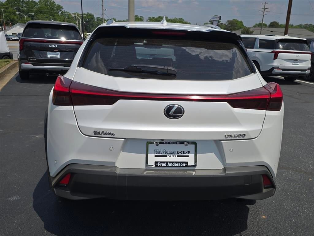 Used 2019 Lexus UX 200 w/ Premium Package FWD image 4