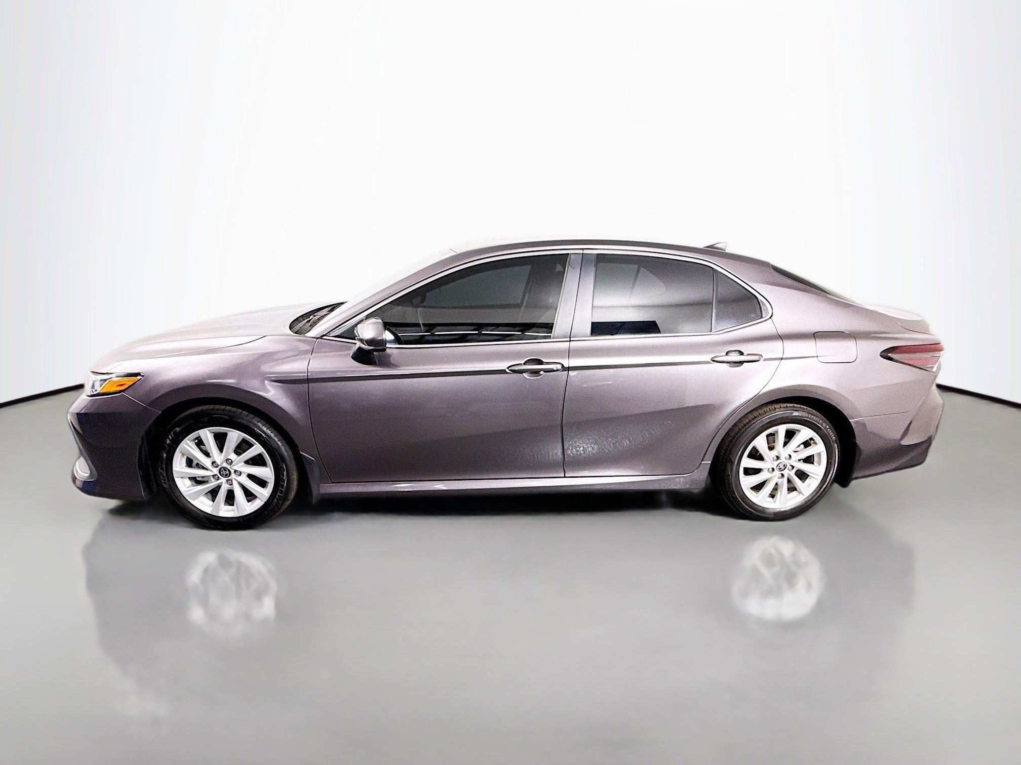 Used 2024 Toyota Camry LE image 6