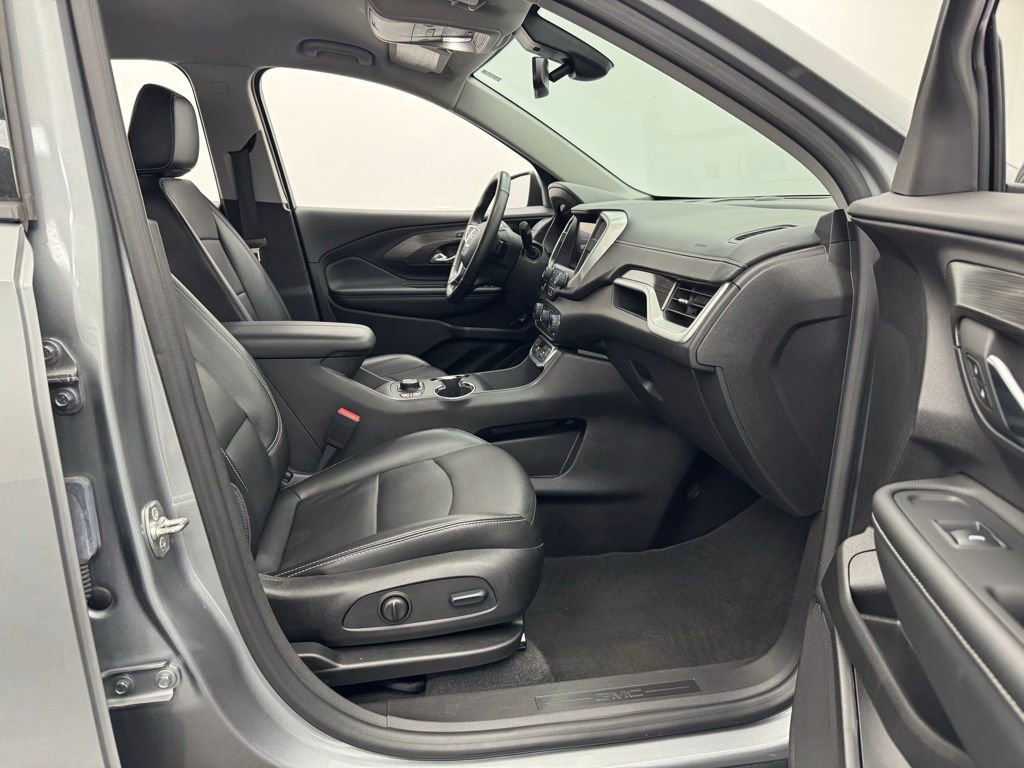 Used 2024 GMC Terrain SLT image 31