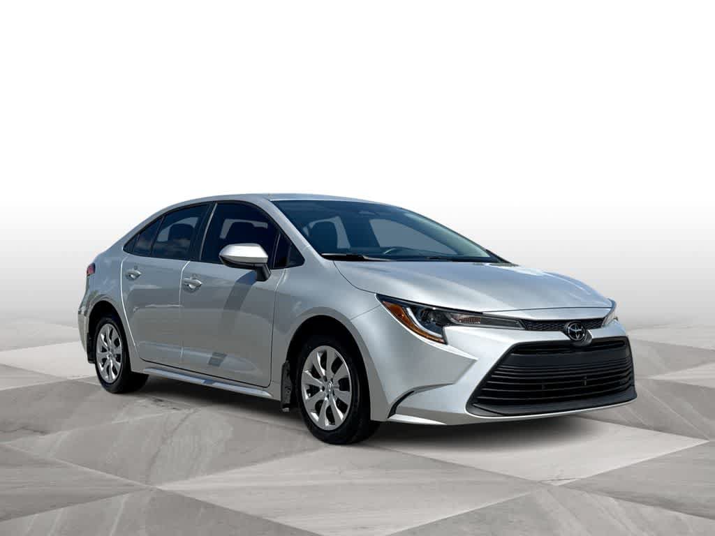 Used 2025 Toyota Corolla LE FWD image 2