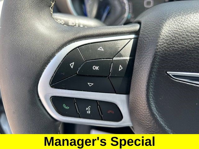 Used 2024 Chrysler Pacifica Touring-L FWD image 16