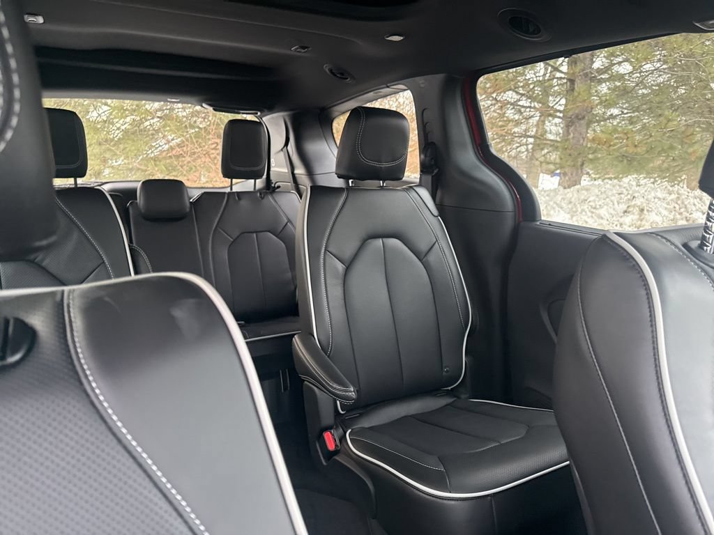New 2026 Chrysler Pacifica Limited w/ S Appearance Package AWD/4WD image 57