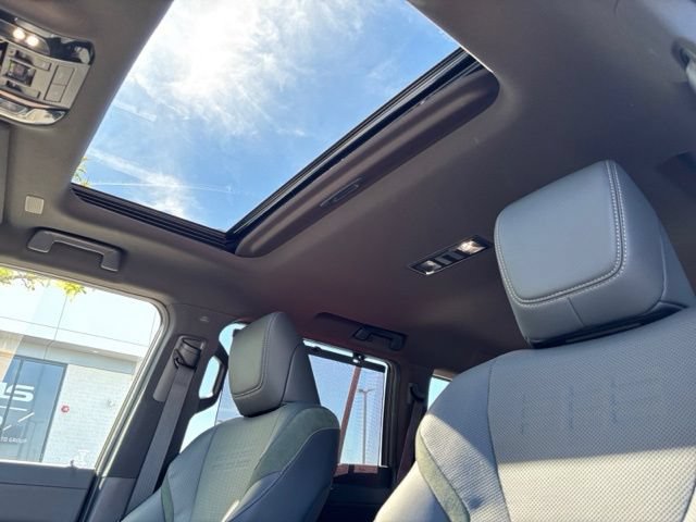 Used 2024 Lexus GX 550 AWD/4WD image 23