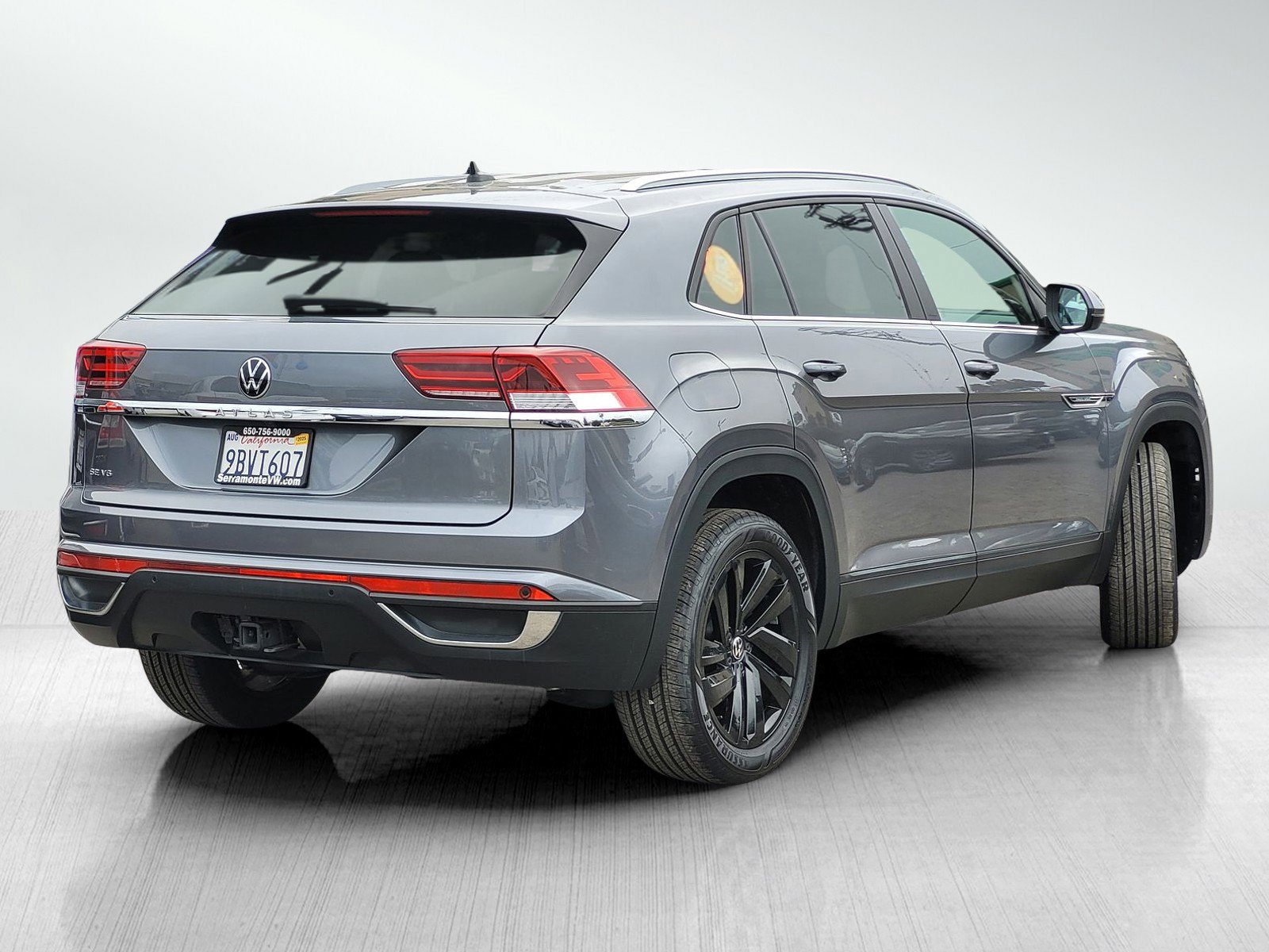 Used 2022 Volkswagen Atlas Cross Sport SE image 4