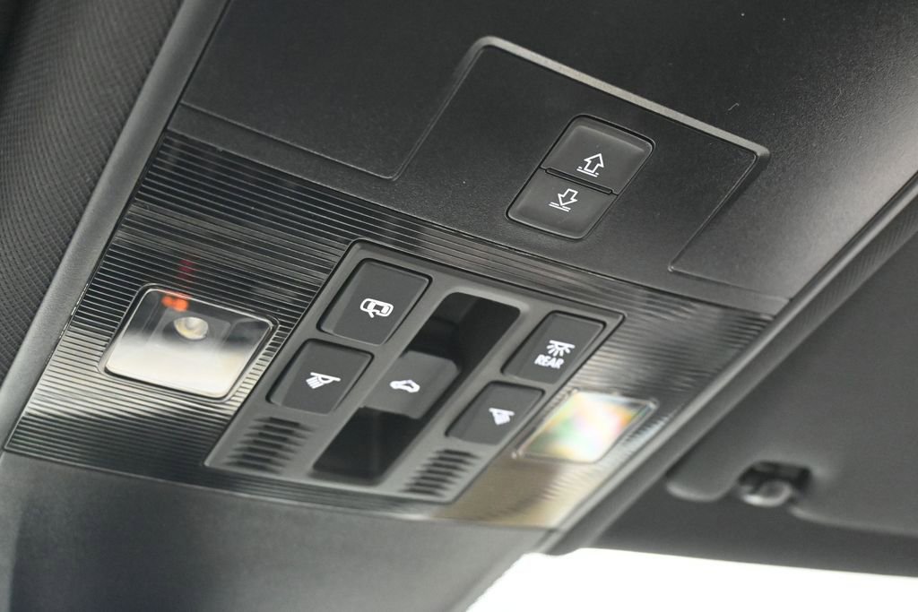 Used 2022 Volkswagen Tiguan SE R-Line image 24
