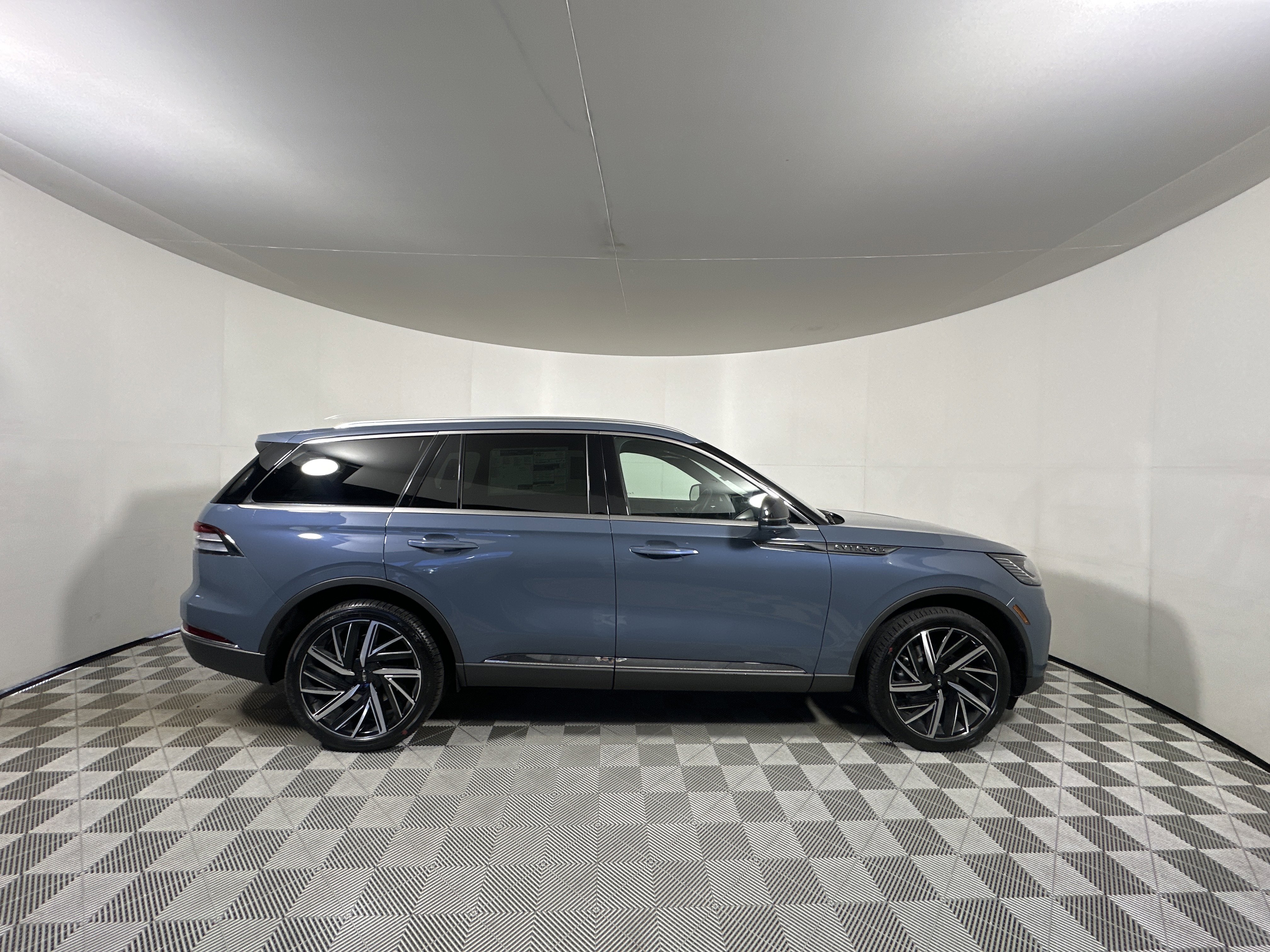 New 2025 Lincoln Aviator Reserve image 8