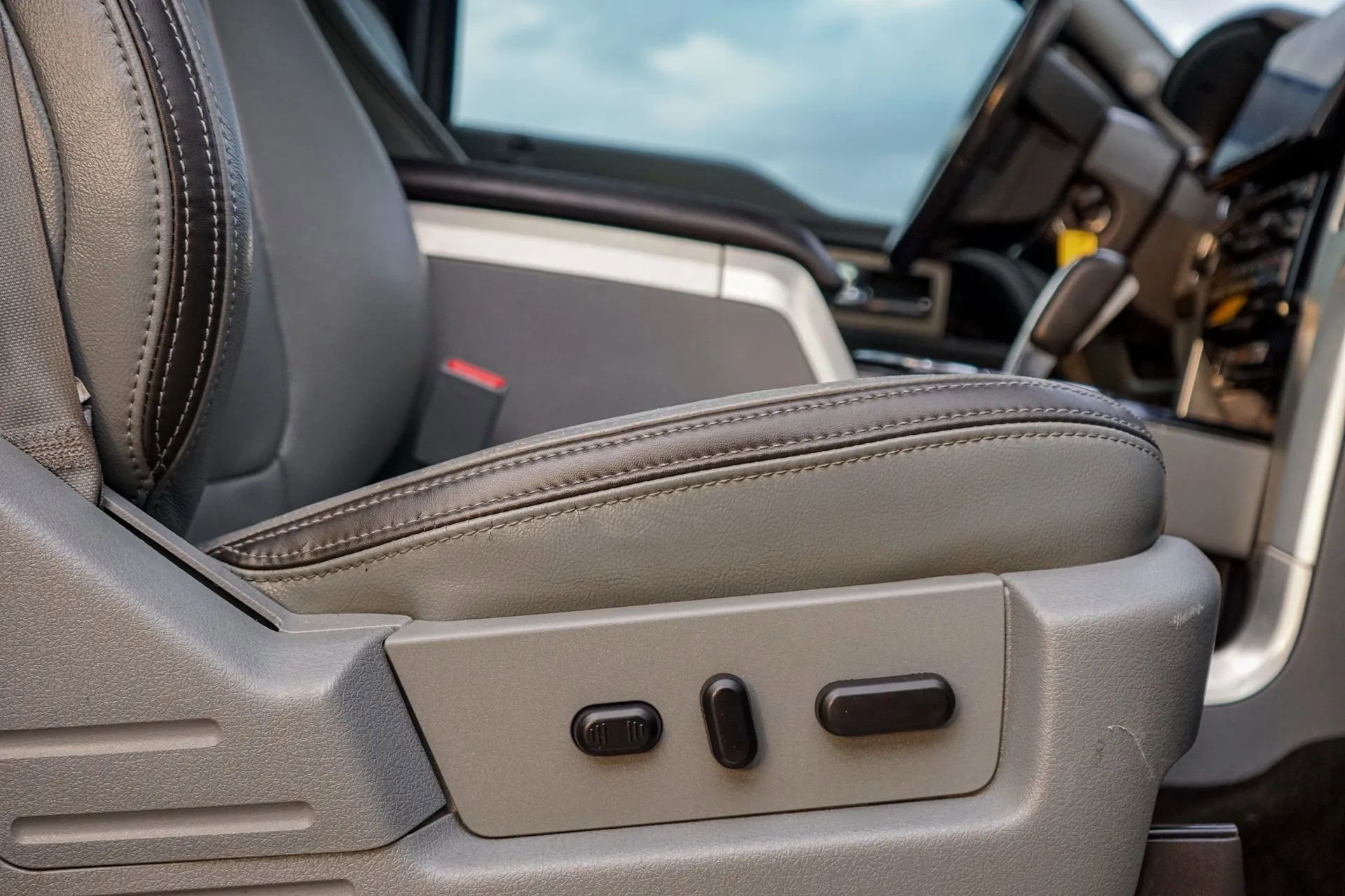 Used 2011 Ford F150 Platinum AWD/4WD image 34