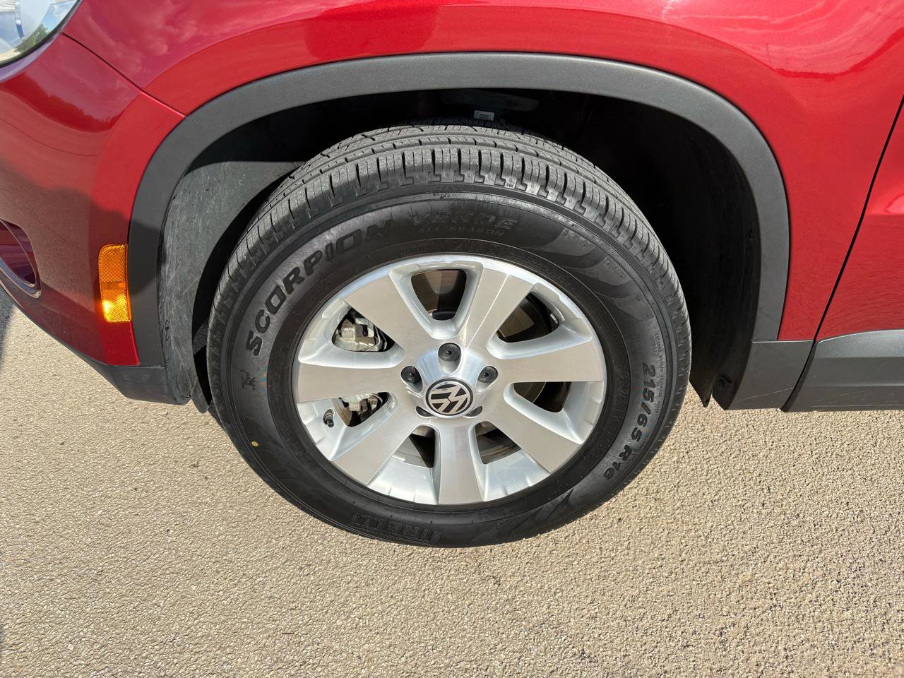Used 2010 Volkswagen Tiguan S FWD image 7