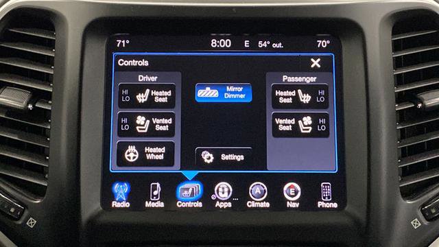 Used 2017 Jeep Cherokee Overland w/ Technology Group AWD/4WD image 28