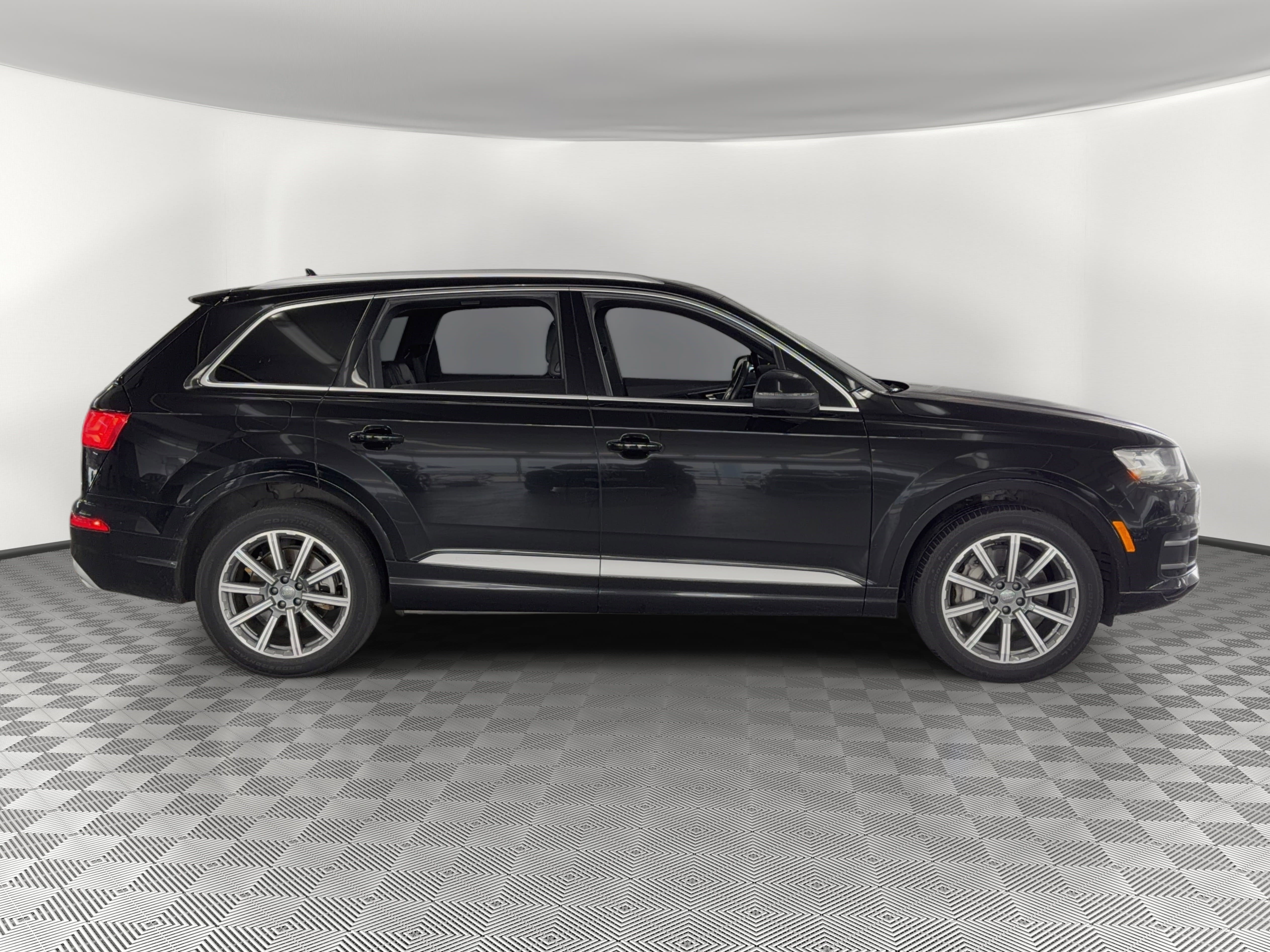 Used 2019 Audi Q7 3.0T Premium Plus w/ Premium Plus Package AWD/4WD image 8
