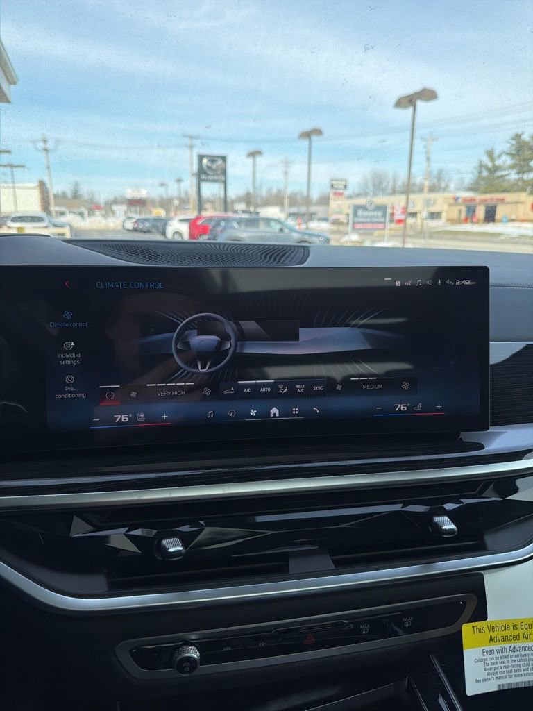 New 2026 BMW X7 M60i w/ Climate Comfort Package image 47