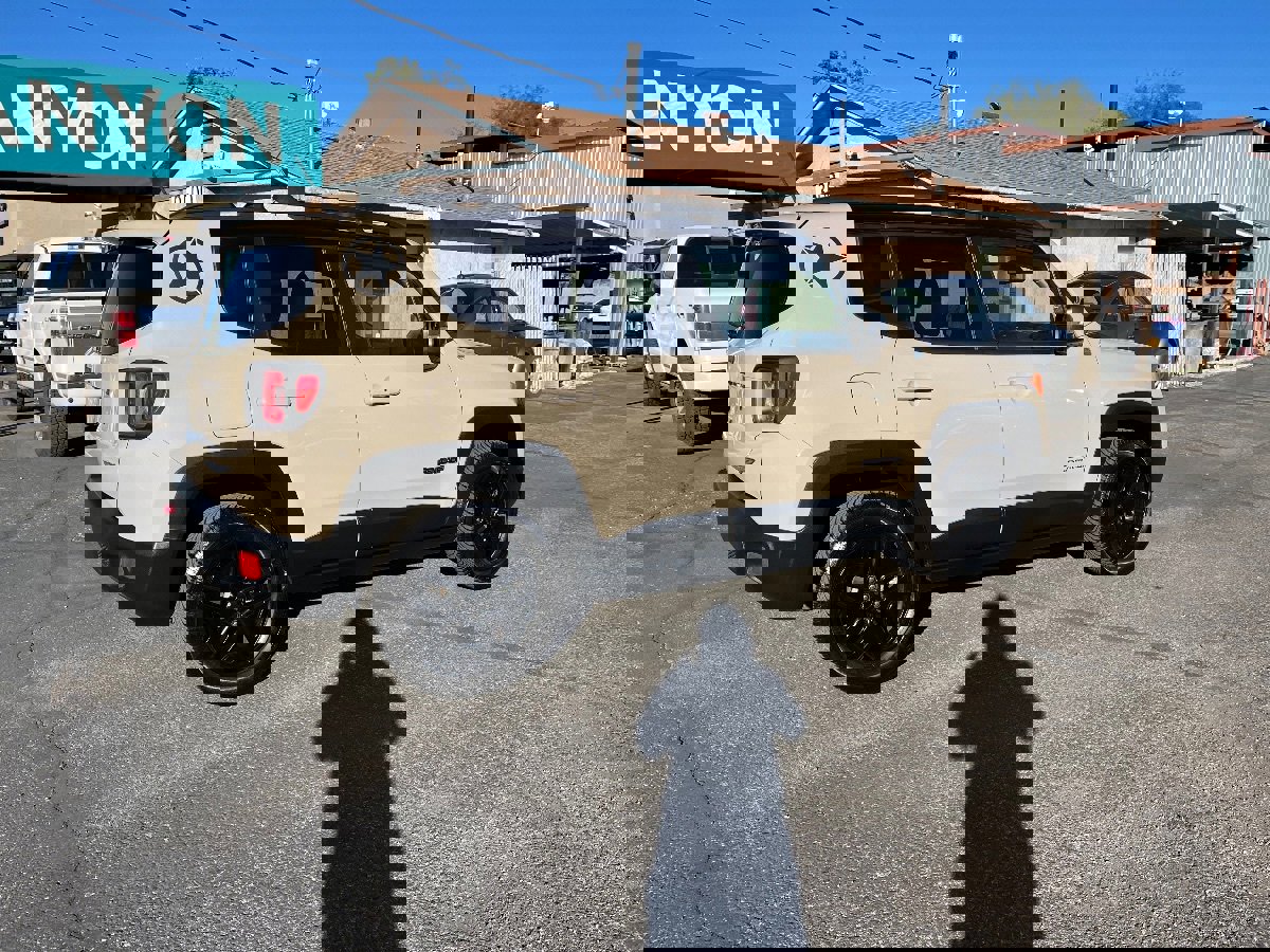 Used 2017 Jeep Renegade Trailhawk image 4