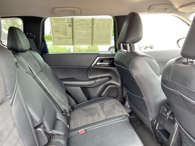 Used 2023 Mitsubishi Outlander SE FWD image 24