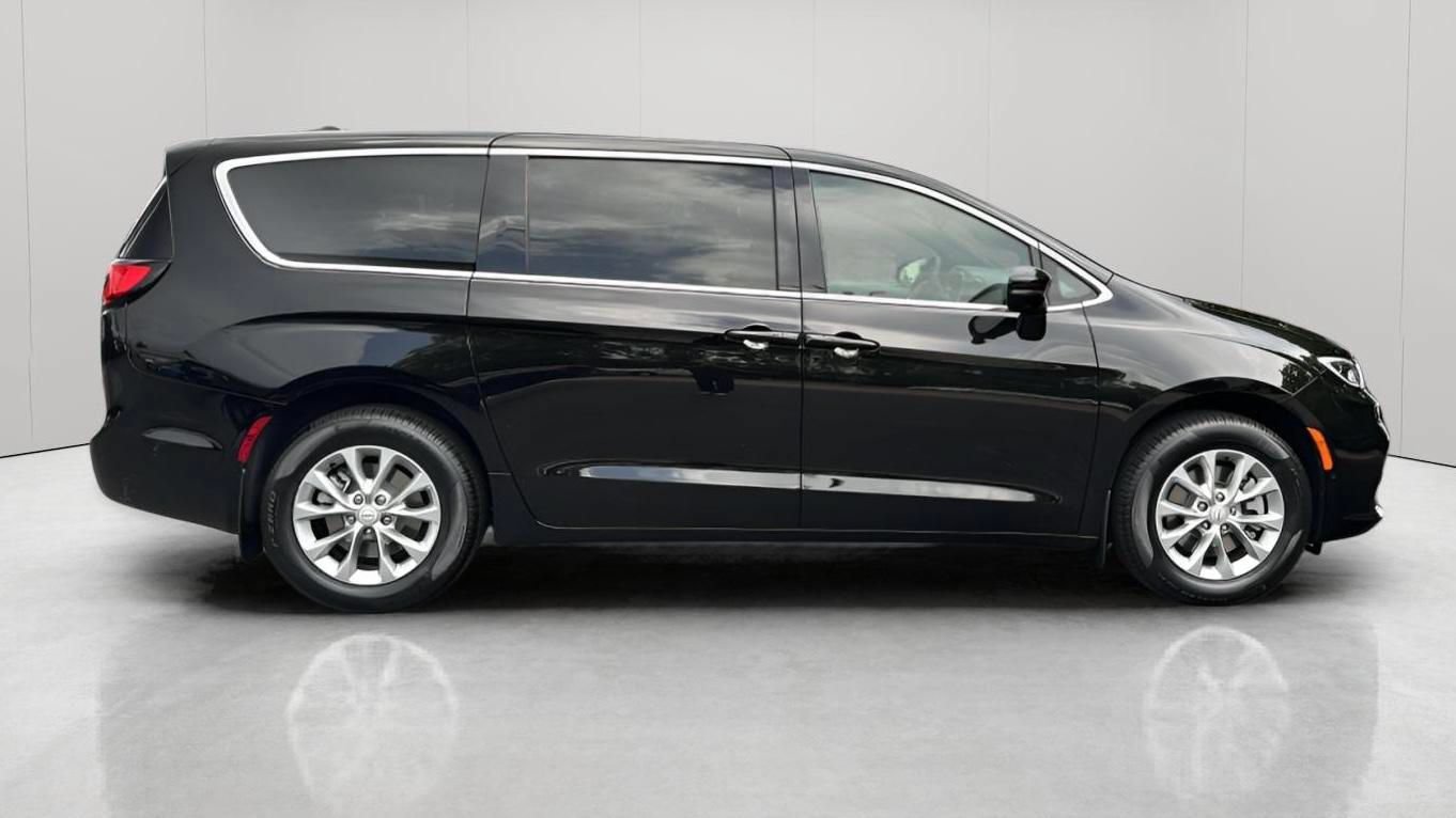 New 2025 Chrysler Pacifica Select w/ Uconnect Theater Family Group AWD/4WD image 5