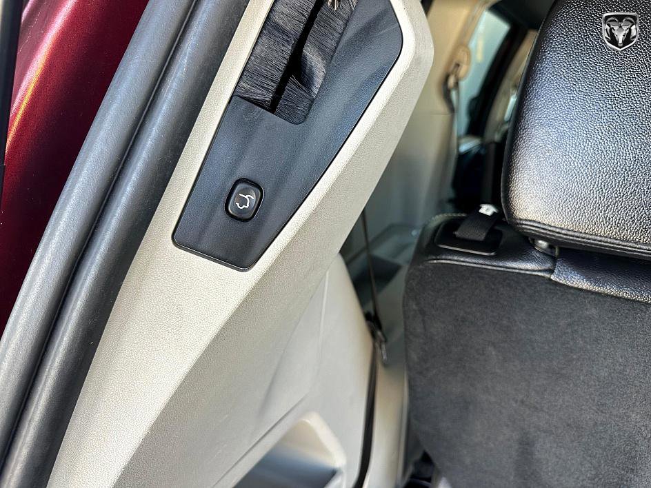 Used 2019 Dodge Grand Caravan SXT image 25