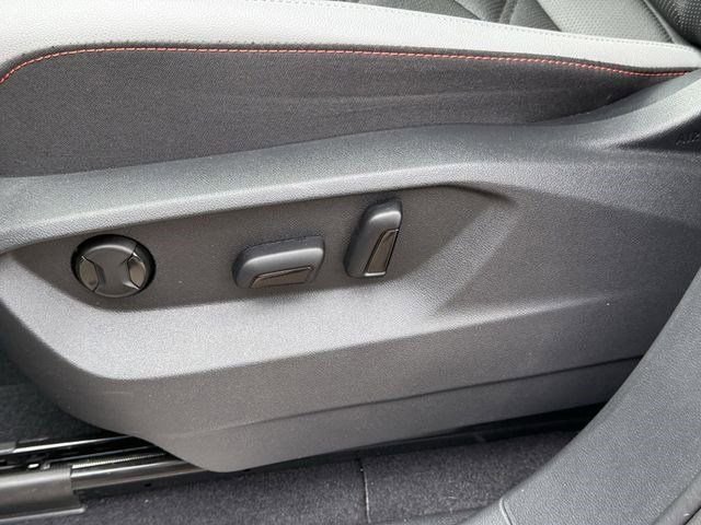 Used 2025 Volkswagen Atlas Peak Edition SE image 23