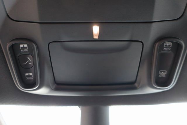 Used 2024 Chrysler Pacifica Limited w/ S Appearance Package image 26
