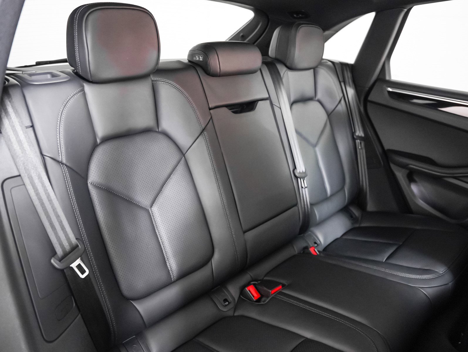 Used 2025 Porsche Macan S image 6