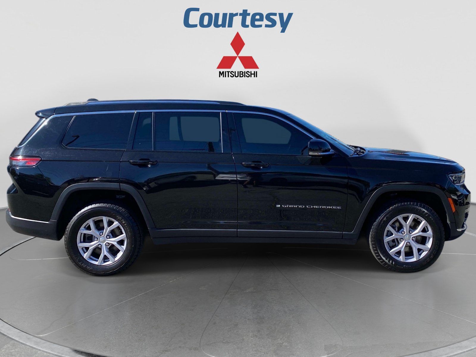 Used 2022 Jeep Grand Cherokee L Limited AWD/4WD image 9