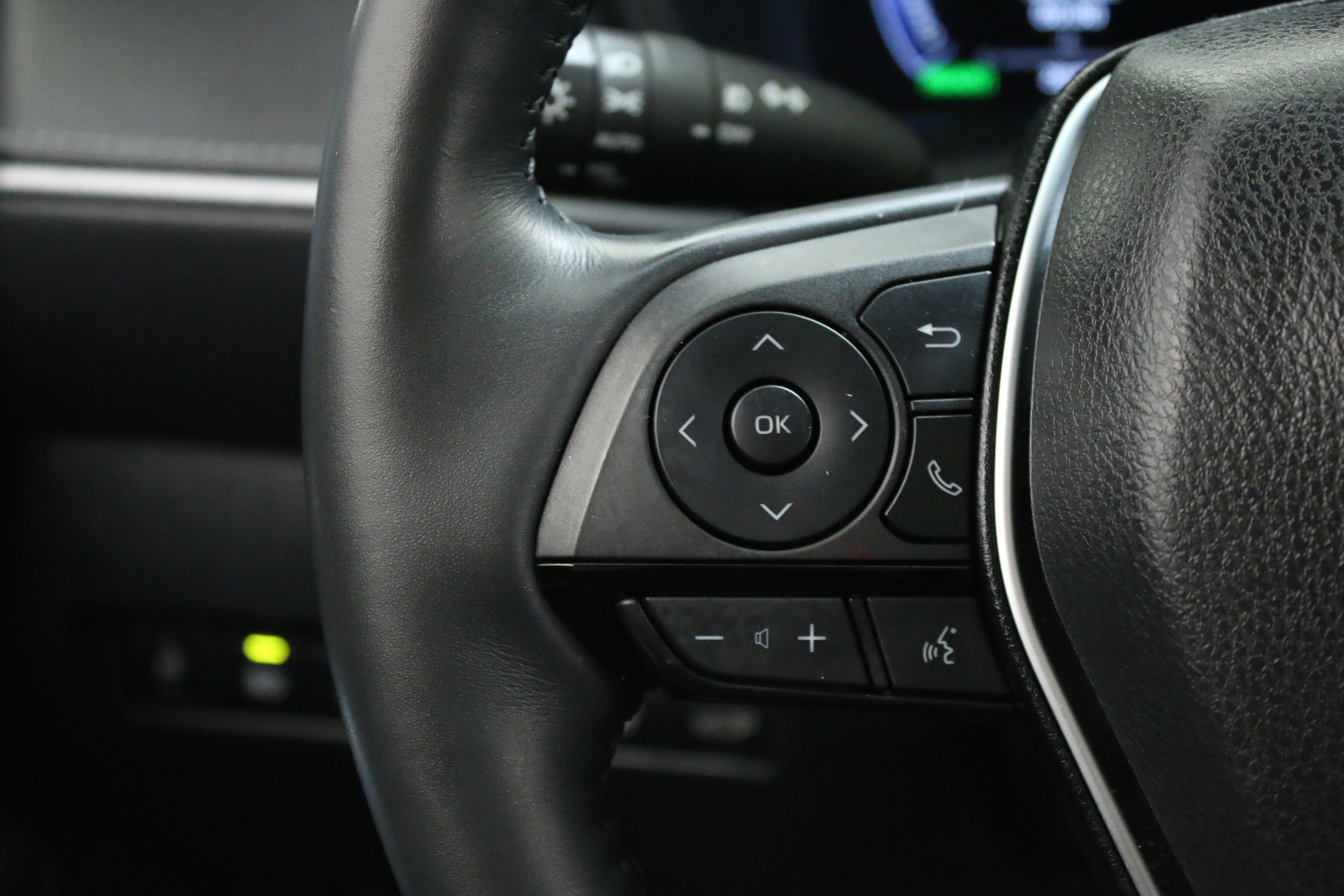 Used 2024 Toyota Venza Limited image 14