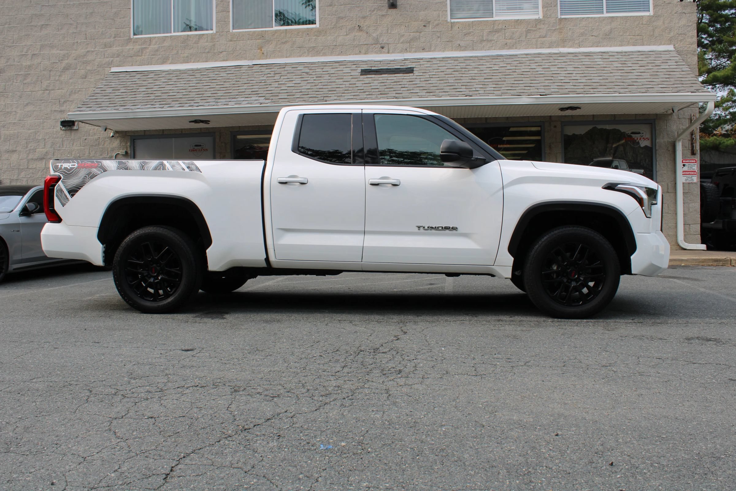 Used 2022 Toyota Tundra SR5 w/ SR5 Premium Package AWD/4WD image 26