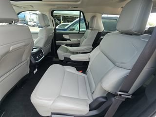 Used 2025 Ford Expedition Active AWD/4WD image 12