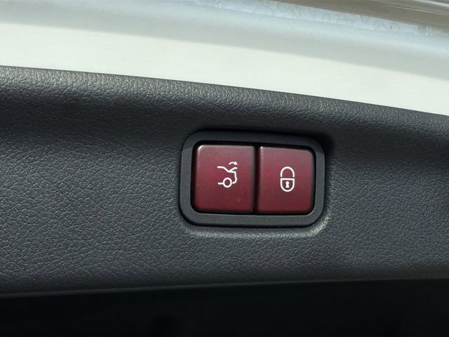 Used 2023 Mercedes-Benz C 300 Sedan image 39