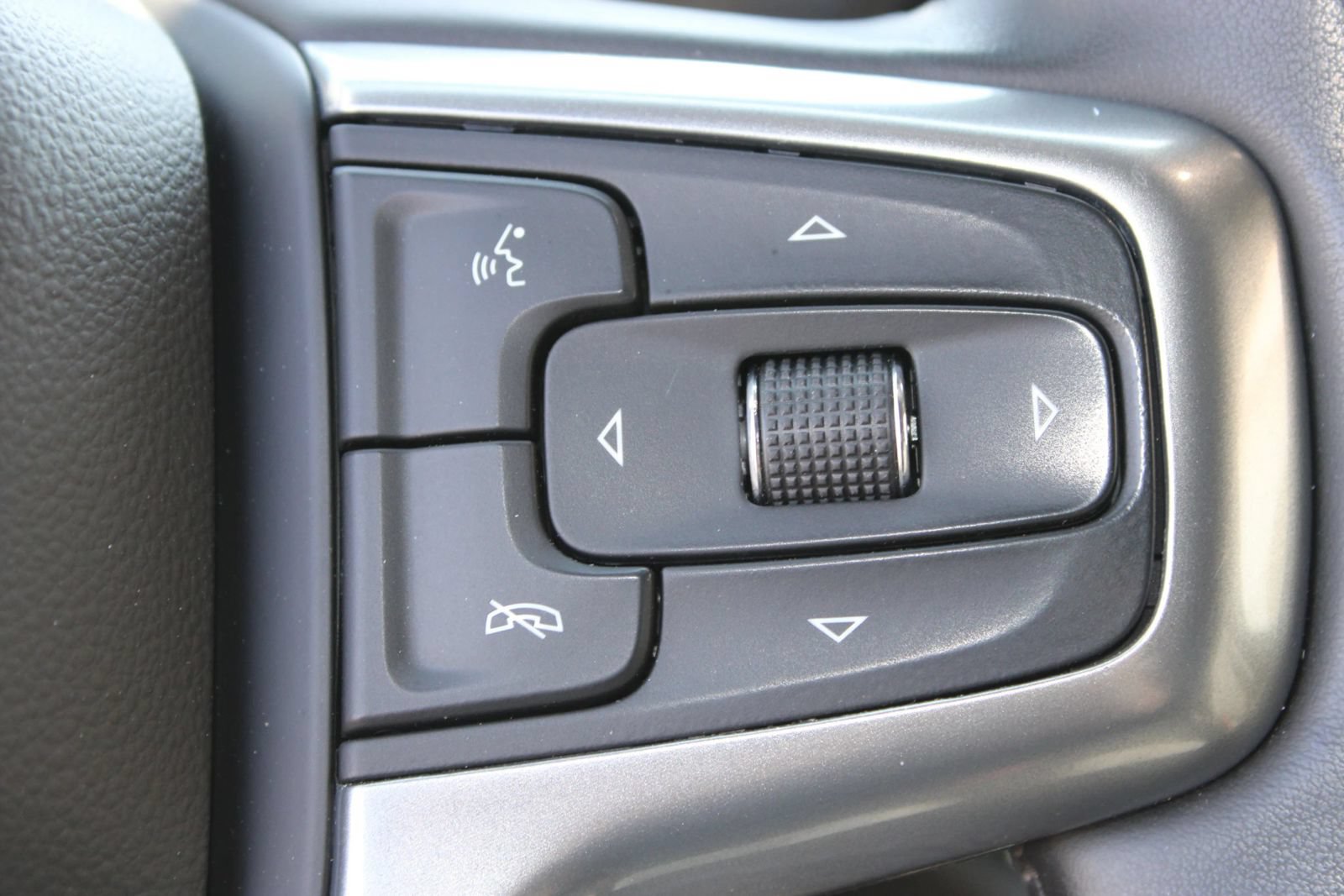 Used 2025 Chevrolet Silverado 1500 LT RWD image 17