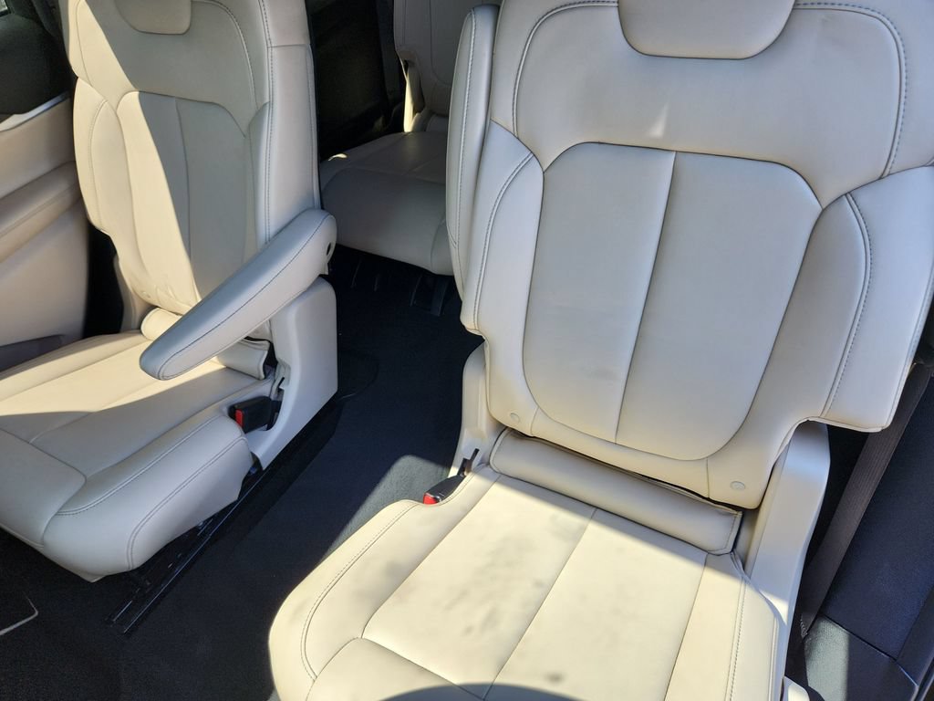 Used 2024 Jeep Grand Cherokee L Limited AWD/4WD image 24