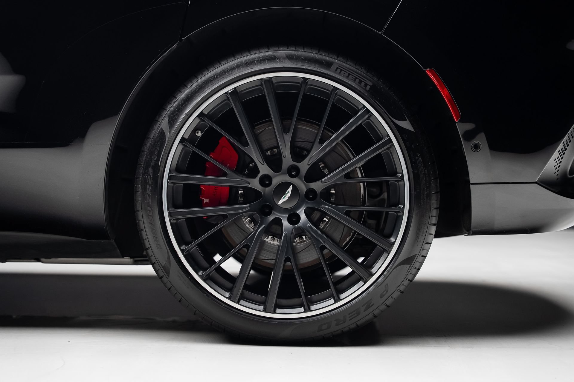 Used 2022 Aston Martin DBX AWD/4WD image 22