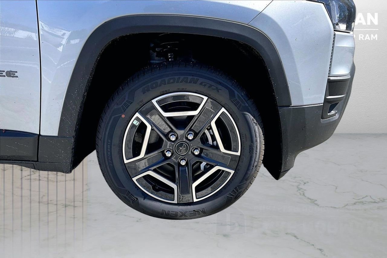 New 2026 Jeep Cherokee Laredo image 32