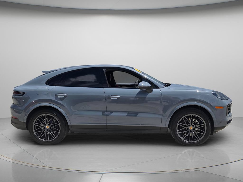 Used 2024 Porsche Cayenne Coupe AWD/4WD image 7